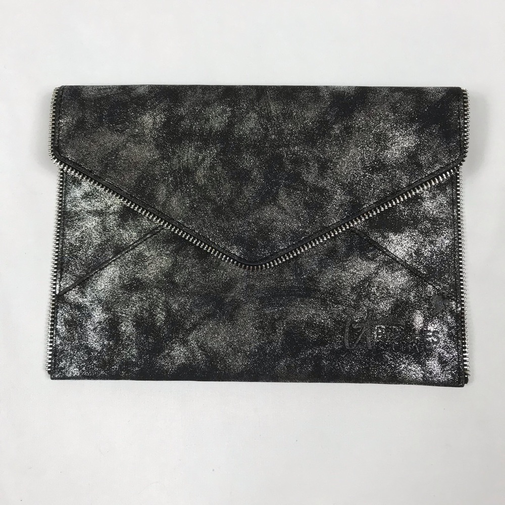 IT for Ulta Brushes Clutch  BRAND NEW - Picture 1 of 7